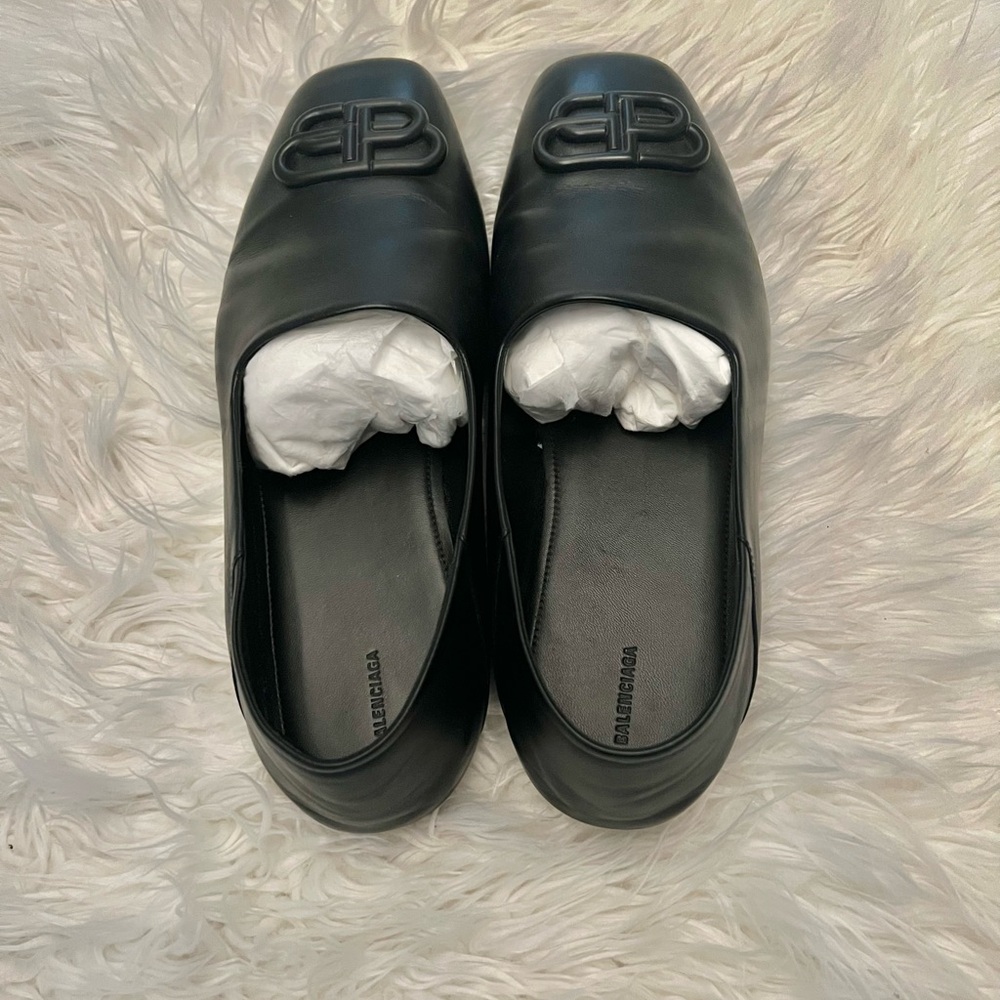 Balenciaga Black Leather Loafers Sleek Slip-On Design